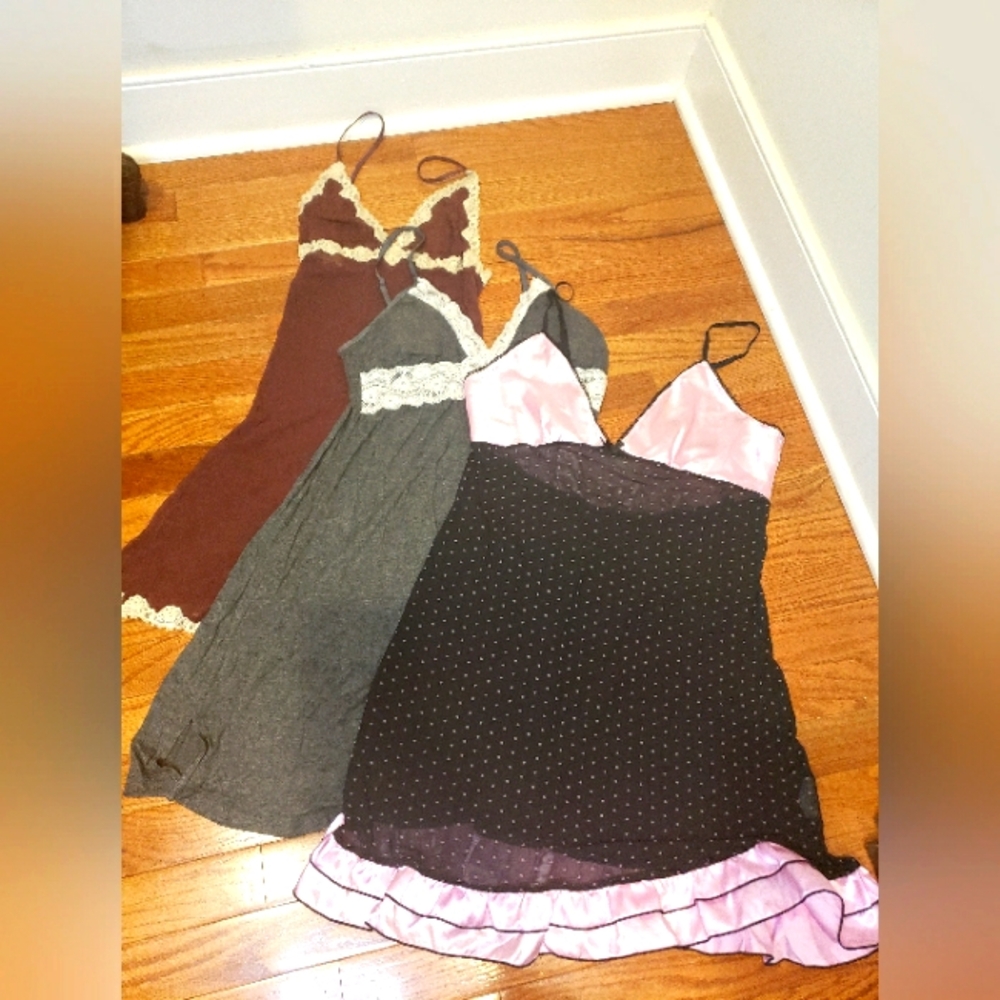 Lot of EUC lingerie/pajamas pieces size Medium and Large
